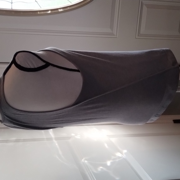 Under Armour Sleeveless Shirt - Picture 4 of 6